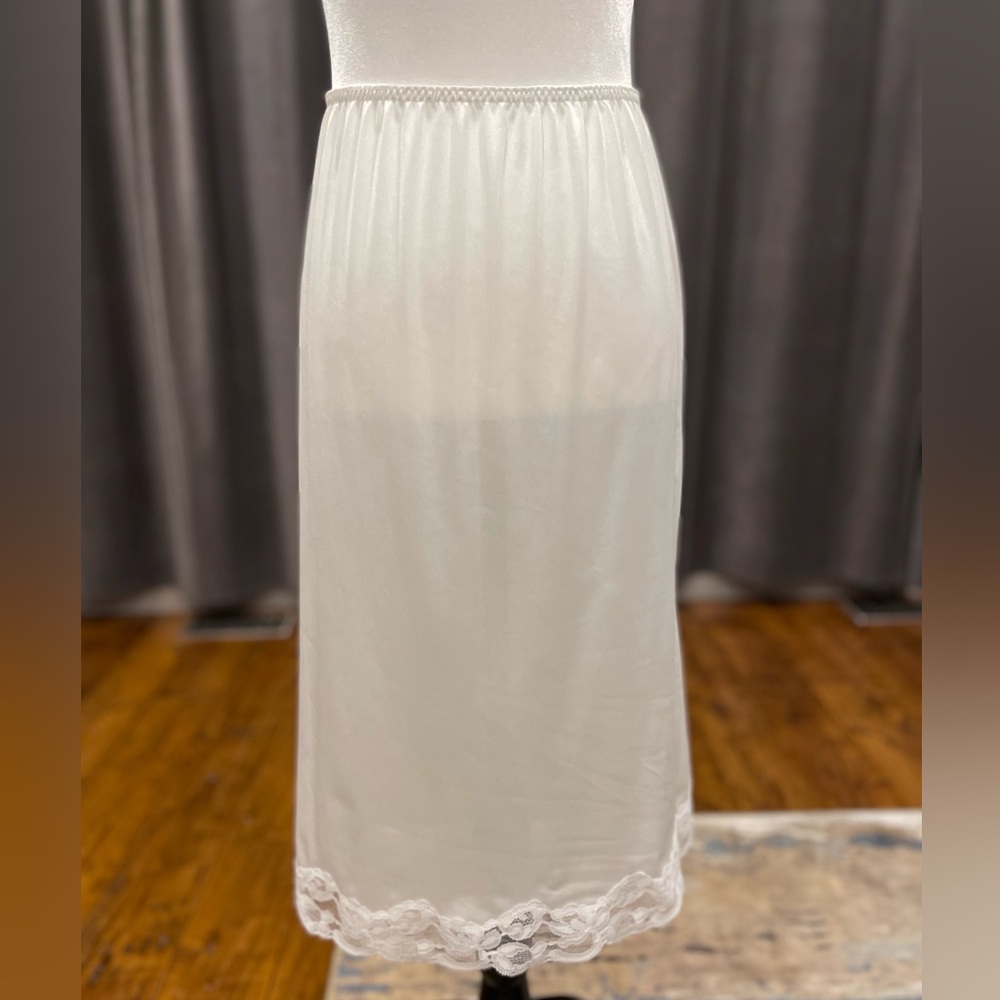 Elegant vintage white half slip skirt